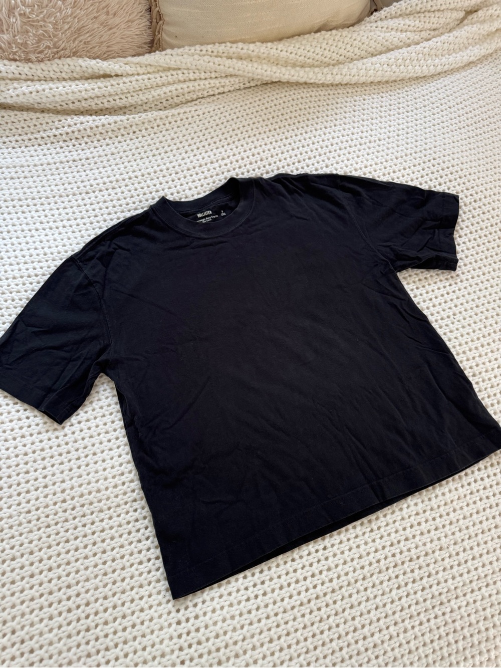 Hollister Black Short Sleeve Crewneck Tee